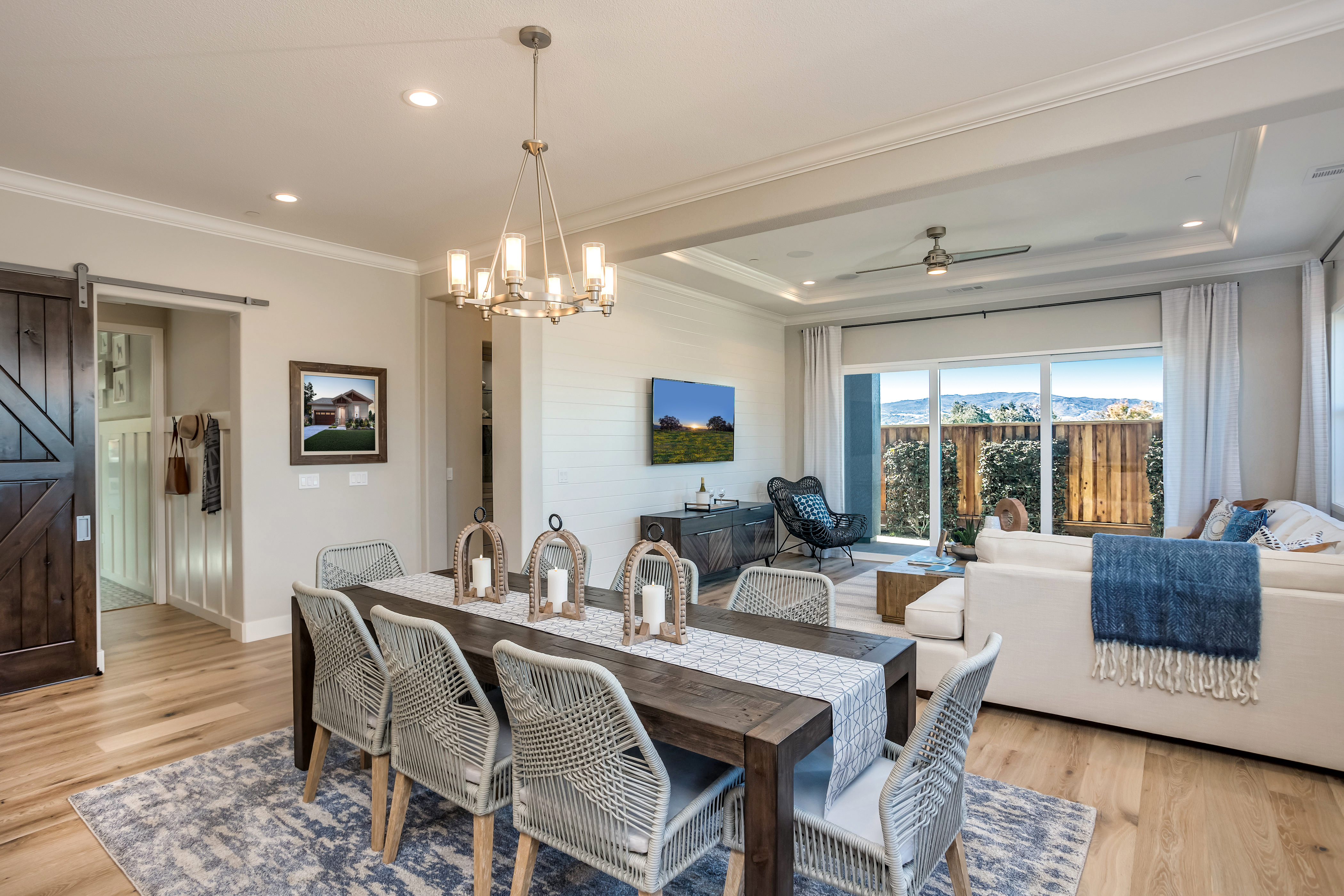 2060 Red Oak Dr Hollister CA 05 Dining Area 2